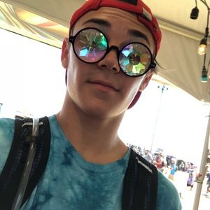 Meet your Posher, Logan